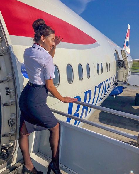 𝑯𝒂𝒏𝒏𝒂𝒉 𝑬𝒍𝒍𝒂 👑✨ on Instagram: “Longing to get back to the skies and basking in the Caribbean sun🦋✨” Flight Attendant Hair, British Airways Cabin Crew, Beauty Cabin, Airline Attendant, British Airline, Flight Girls, Flight Attendant Fashion, Flight Attendant Uniform, Flight Attendant Life