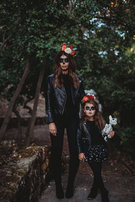 Black Outfits For Halloween, Kids Day Of The Dead Outfit, Easy Catrina Costume, Easy Cool Halloween Costumes, Dia De Muertos Costume Ideas, Easy Mom Halloween Costumes, Black Outfit Halloween, All Black Halloween Outfit Costumes, Halloween Family Costumes