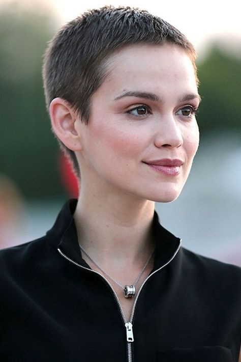 Top 19 Cute Summer Haircuts 2024: Trendy Styles for Every Hair Length & Face Classic Pixie Haircut, Buzzed Hair Women, Super Short Haircuts, Buzzed Hair, Summer Haircuts, Very Short Haircuts, Buzz Cuts, Really Short Hair, Super Short Hair