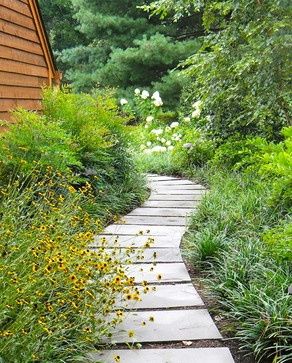 Roll-up Walkway Shed Inspiration, Pathway Landscaping, Backyard Garden Layout, Garden Walkway, Stone Path, Side Garden, Garden Pathway, Unique Gardens, Plants And Flowers