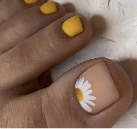 Pedicure Ideas Shellac, Mexican Pedicure Designs, Jell Manicure Ideas, Nails For Trip To Greece, Toenail Nail Art, Bright Toenails For Summer, Cute Summer Toenails, Pedicure Summer Ideas, Summertime Nails Designs