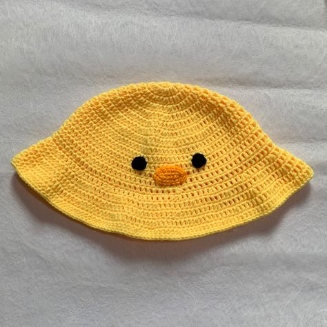 crochet duck bucket hat 🐣 Crochet Duck Hat Pattern, Crochet Duck Bag, Chicken Hat Crochet Pattern, Crochet Duck Hat, Duck Bucket Hat, Acquaintance Party, Bucket Hat Ideas, Crochet Bucket Bag, Hook Ideas