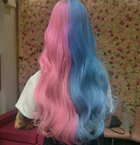 Inspiração. Pink And Blue Hair, Blue And Pink Hair, Epic Hair, Half And Half Hair, Split Dyed Hair, Cute Hair Colors, Hair Streaks, Split Hair, Multicolored Hair