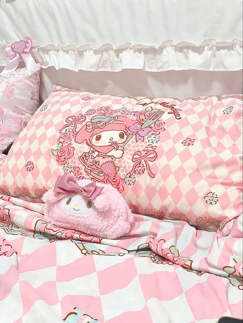 Sanrio aesthetic/ kawaii Sanrio Blanket, Dr Room, Blanket Aesthetic, Sanrio Aesthetic, Sanrio Stuff, Dorm Inspo, My Melody, College Dorm, Room Inspo