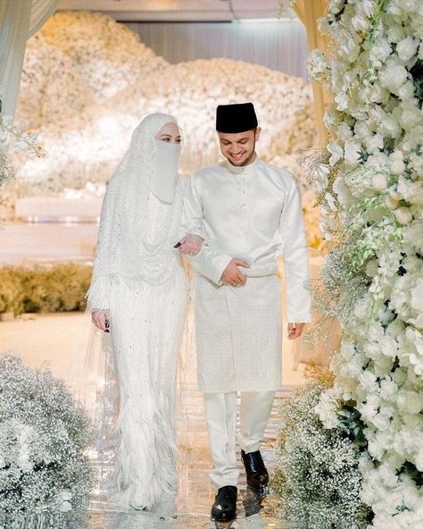 Bridesmaid Dresses Malay, Melayu Wedding Dress, Melayu Wedding, Niqabi Bride, Malaysian Wedding, Malay Wedding Dress, Muslim Wedding Gown, Baju Kahwin, Nikah Outfit