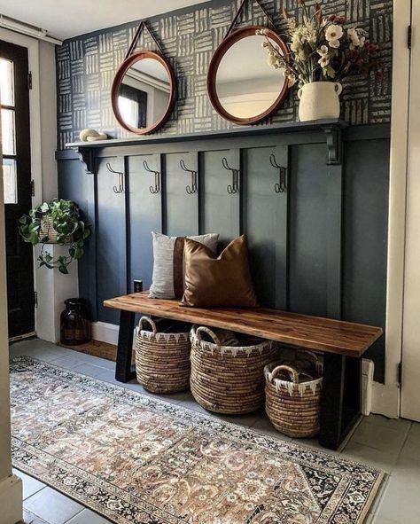 Modern Farmhouse Decor Ideas, Mudroom Entryway, Mudroom Decor, Interior Design Per La Casa, Foyer Design, Home Entrance Decor, Design Del Prodotto, Entrance Decor, Decoration Inspiration