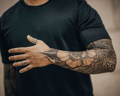 6rilink Tattoo, Full Sleeve Tattoos Ideas, Sleeve Tattoos Ideas, Amazing Tattoo Ideas, Arm Cover Up Tattoos, Tattoo Fixes, Faded Tattoo, Egyptian Tattoo Sleeve, Men Tattoos Arm Sleeve