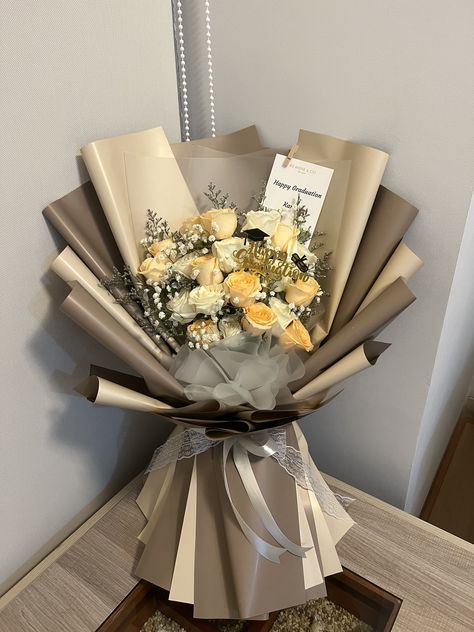 Buket Wisuda Aesthetic, Graduation Bouquet For Boys, Buket Aesthetic, Bucket Graduation, Bouquet Wisuda, Buket Graduation, Bucket Wisuda, Graduation Flowers Bouquet, Graduation Flower Bouquet