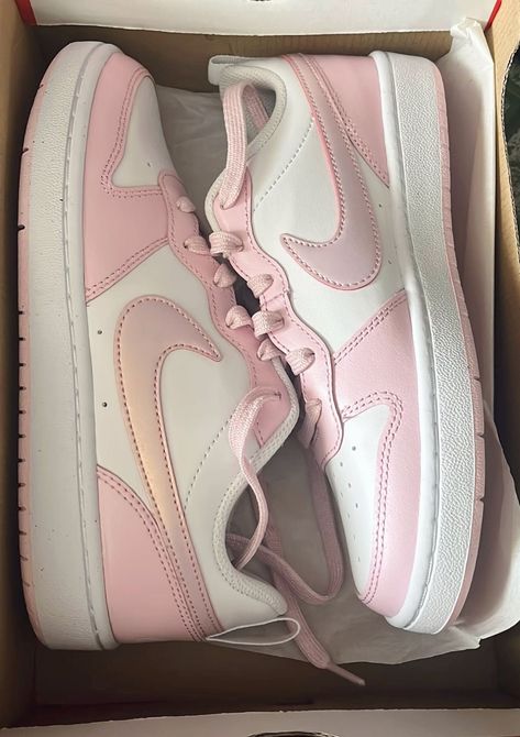 Nike Dunk Aesthetic, Baby Pink Shoes, Explore Aesthetic, Aesthetic Baby, Pink Nike Shoes, Pretty Sneakers, Dr Shoes, Basket Style, Preppy Shoes