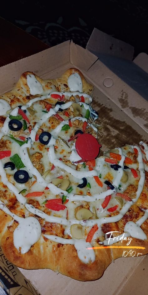 #food photography #pizza #instagram story idea Pizza Snapchat Story, Pizza Snap, Pizza Hat, Pizza Photo, Food Stories, Cute Easy Drawings, Pizza Crust, Easy Drawings, Snapchat