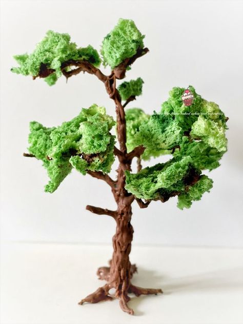 Fondant Trees How To Make, How To Make Trees For Cakes, Tree Fondant Tutorial, Fondant Trees Tutorial, Edible Trees For Cakes, Nature Themed Cake, Edible Tree Decorations, Tree Cake Decoration, Cake Moss