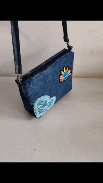 Diy Bags From Old Clothes, Churidar Pattern, Recycled Handbag, Upcycled Denim Diy, Old Jeans Recycle, Bag Recycle, Jeans Recycle, Mochila Jeans, Bag From Old Jeans