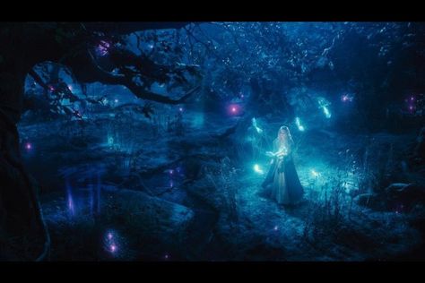 Still of Elle Fanning in Maleficent (2014) Maleficent Aesthetic, Maleficent 2014, Maleficent Disney, Maleficent Movie, Elizabeth Mcgovern, Isabella Rossellini, Disney Maleficent, Nicholas Hoult, Film Disney