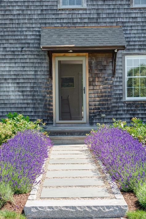 Seaside Garden, California Garden, Cottage Garden Design, Cedar Siding, Garden Walkway, Easy Landscaping, Garden Pictures, Landscaping Tips, Low Maintenance Plants