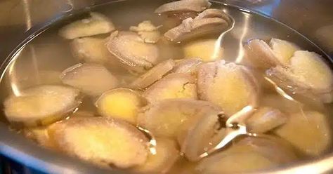 Ginger Water: The Healthiest Drink to Help Burn All the Fat from the Waist, Back, and Thighs Ginger Water Benefits, Reduce Cholesterol Naturally, Drinking Warm Lemon Water, Natural Immune Boosters, Remedies For Nausea, Health Benefits Of Ginger, Ginger Drink, Lemon Water Benefits, Cholesterol Lowering