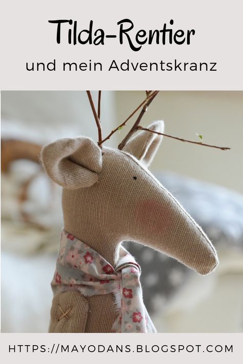 Tilda-Rentier als hübsche Dekoidee für die Adventszeit #tilda #rentier #Dekoration #Advent #nähen #sewing Tilda Christmas, Tilda Dolls, Deer Pattern, Doll Stuff, Sewing Toys, Xmas Crafts, Stuffed Toys Patterns, Happy Easter, Crafts To Make