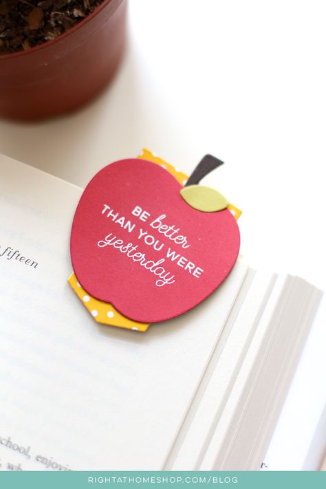 DIY Teacher Apple Bookmarks // Back to School with Right at Home - rightathomeshop.com/blog Best Pencil, Planner Stamps, Teachers Diy, Paper Smooches, Polka Dot Paper, Teacher Apple, Diy Bookmarks, Planner Set, Hello Hello