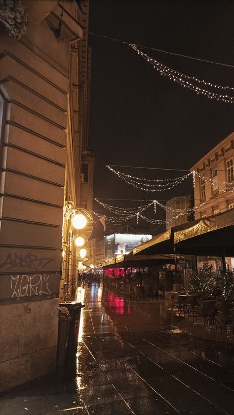 winter aesthetic | christmas | rainy day Rainy Christmas Aesthetic, Rainy Christmas, Rainy Day City Aesthetic, Snowy Day Aesthetic Cozy, Gloomy Rainy Day Aesthetic, Rainy Day Inside Aesthetic, Winter Aesthetic Christmas, Zagreb Advent, Rainy Winter