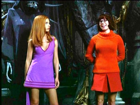 Daphne and Velma!! Mary Jane Spiderman, Daphne From Scooby Doo, Linda Cardellini, Scooby Doo Pictures, Daphne Costume, Scooby Doo Halloween, Scooby Doo Movie, Daphne And Velma, Scrappy Doo