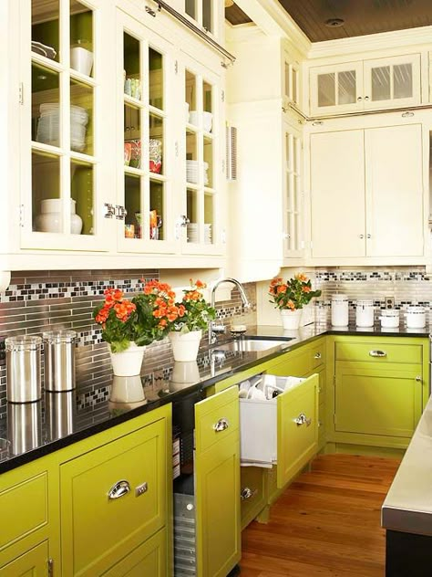 I like this color combo. Could be a nod to our current 60's pea green decor... Two Toned Kitchen Cabinets, Two Tone Kitchen Cabinets, Two Tone Kitchen, Cabinets White, Green Cabinets, 아파트 인테리어, Reno Ideas, Kitchen Reno, Unique Kitchen