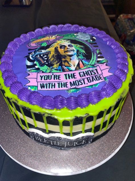 Beetle Juice Birthday Cake Ideas, Beetle Juice Cake Ideas, Beetle Juice Food Ideas, Beetle Juice Birthday Party, Beetlejuice Birthday Cake, Beetlejuice Birthday, Emo Cakes Birthdays, Beetle Juice Cake, Horror Birthday Cakes