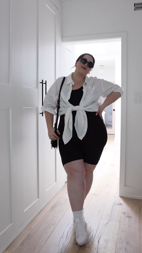 Honeymoon Outfits Plus Size, Italy Outfits Plus Size, Black Unitard Outfit, Unitard Outfit, Travel Outfit Plus Size, Outfit Basic, Plus Size Summer Fashion, Summer Outfits Curvy, White Shirt Outfits