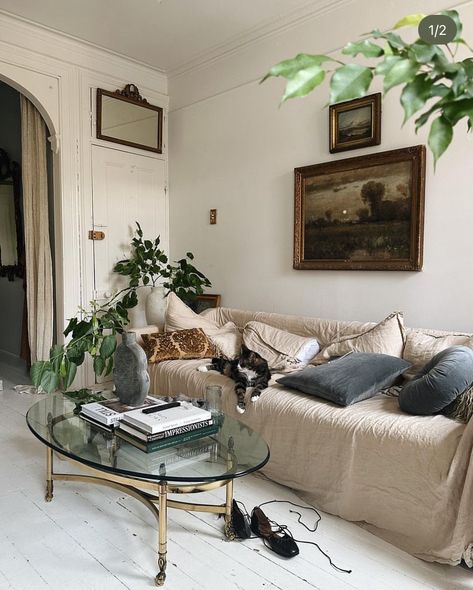 Rainy Saturday, And I Love You, Office Guest Room, My Apartment, Vintage Living Room, Tiny Spaces, Chic Interior, Decor Home Living Room, Living Room Inspo