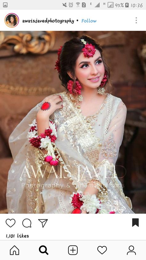 Floral Bridal Jewellery, Pakistani Flower Jewellery, Floral Jewellery Bridal, Holud Bride, Floral Jewellery For Haldi, Bridal Flower Jewellery, Wedding Dresses Disney, Wedding Ideas Romantic, Wedding Dresses Hijab