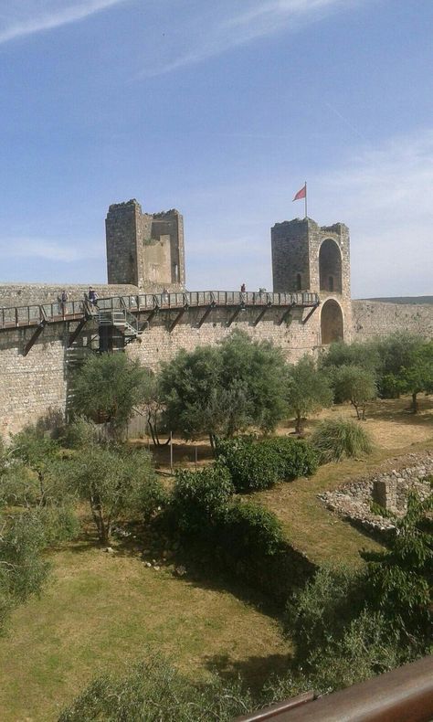 Walls of Monteriggioni (hilltop town walls) - Italy): Top Tips Before You Go - TripAdvisor Remote Village, Castle Mansion, Places Around The World, Siena, Hot Springs, Top Tips, Our World, Old Town, Tuscany