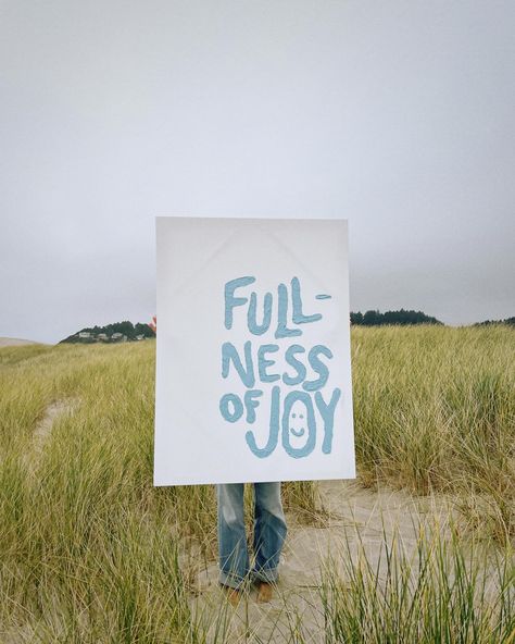 oh in The Lord’s presence there is FULLNESS OF JOY collctn v Count It All Joy Wallpaper, Pure Joy Aesthetic, Joy Vision Board, In His Presence There Is Fullness Of Joy, Christian Love Aesthetic, Church Prayer Wall, Faith Vision Board, Presence Quotes, Joy Pictures