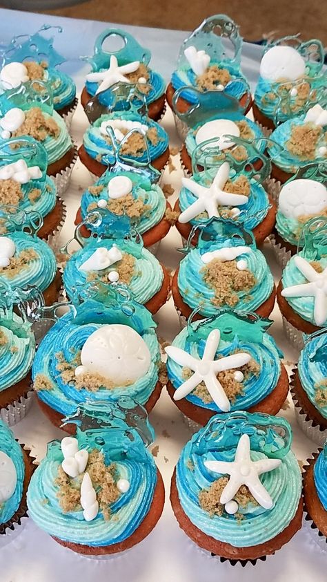 Ocean Theme Deserts, Easy Ocean Cupcakes, Ocean Sweet 16 Ideas, Undersea Cupcakes, Birthday Beach Party Ideas Decoration, Beach Themes Party, Sea Life Cupcakes, Beach Themed Treats, Beach Birthday Cupcakes