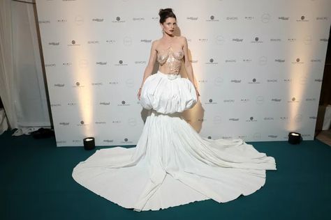 Scandalous Outfits, Plastic Skirt, 25th Anniversary Party, Julia Fox, Fashion Revolution, Celebrity Outfits, Dance Choreography Videos, Cannes Film Festival, Dance Choreography