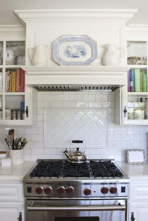 White Kitchen. Wood Over Mantel Hood. French Country California Cottage, by Maison de Cinq California Cottage, French Country Kitchens, Kitchen Wood, Casas Coloniales, Classic Kitchen, Kitchen Hoods, French Country Kitchen, French Country Decorating, White Cabinets