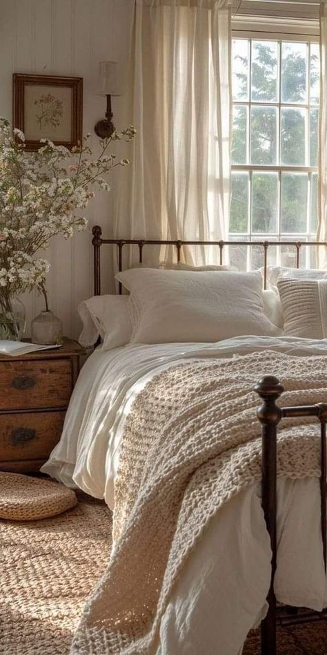 Modern Cottage Decor Bedroom, Homey Cottage Interior, Bedroom Ideas Classy Elegant, Pretty Attic Bedroom, Farmhouse Room Aesthetic, French Farmhouse Apartment, Cottagecore Home Decor Bedroom, Antique Cozy Bedroom, Cozy Antique Decor