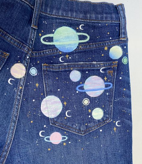 Painting Clothes Ideas, Clothes Painting Ideas, Jeans Painting Ideas, Artist Fits, Space Jeans, Astronaut Diy, Spirit Jeans, Painted Overalls, Painted Sweatshirt