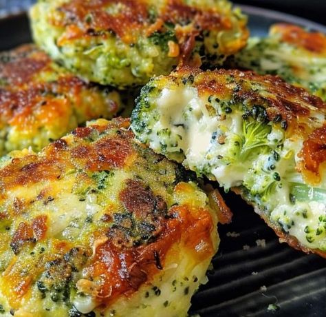 Broccoli Cheese Patties:... - Cook around the world Burger Alternatives, Cheese Patties, Patties Recipe, Vegetarian Burger, Broccoli Cheese, Fresh Broccoli, Broccoli Florets, Broccoli And Cheese, Easy Cooking Recipes