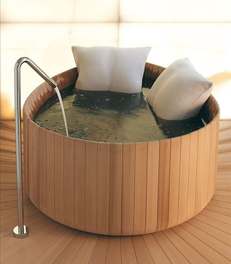 round soaking cedar tub puntoacqua - Trendir Bathtubs For Small Bathrooms, Japanese Bathtub, Wood Tub, Concrete Bath, Plastic Bathtub, Wood Bathtub, Wooden Bathtub, Small Bathtub, Japanese Soaking Tubs