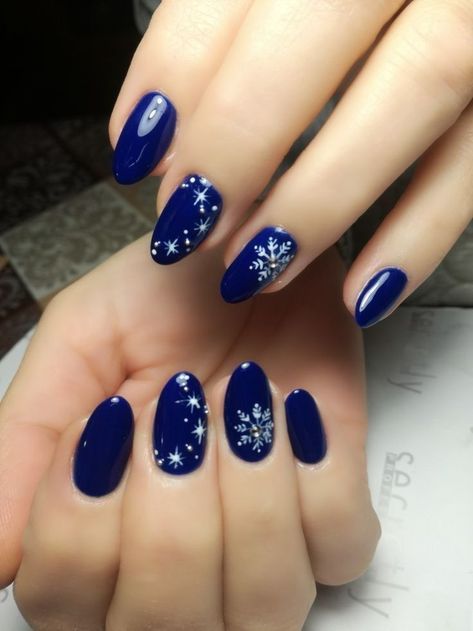 nail designs classy nail designs blue winter Royal Blue Nails Christmas, Midnight Blue Christmas Nails, Royal Blue Winter Nails, Christmas Nails Dark Blue, Nagel Design Winter, Blue Snow Nails, Navy Blue Christmas Nails, Christmas Nail Designs Blue, Blue Nails Christmas