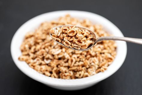 The process of puffing grains was invented by Alexander P. Anderson in 1895. He accidentally caused an explosion in his lab that resulted in puffed rice. Quaker Oats quickly backed this process and so began the puffed grain breakfast cereal industry. Sourdough Starter With Potato Flakes, Potato Flake Sourdough Starter, Make A Sourdough Starter, Puffed Wheat, Instant Potatoes, Wheat Recipes, Quaker Oats, Potato Flakes, Oats Quaker