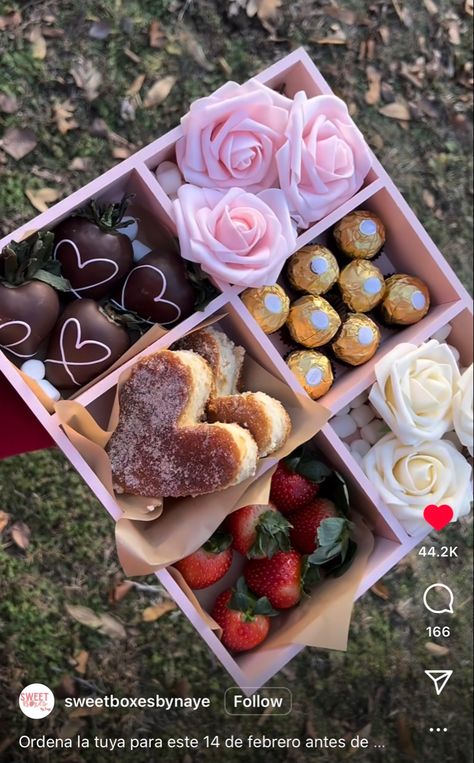 Valentines Baked Goods To Sell, Valentines Treat Boxes Sweets, Food Sale Ideas, Treat Business, Xmas Desserts, Chocolate Covered Strawberries Bouquet, Valentines Baking, Food Business Ideas, Dessert Bar Wedding