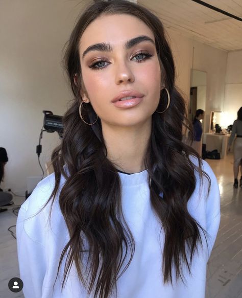 Daytime Makeup, New Year's Makeup, Brunette Makeup, Latest Makeup, Makeup Looks Tutorial, Glossy Lips, Perfect Makeup, Artist On Instagram, Hair Today