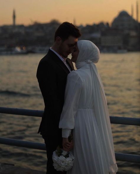 Why do you love me" She asked "How can I not!" he replied "It's not e… #shortstory #Short Story #amreading #books #wattpad Arabic Wedding Couple Pictures, Islamic Wedding Photoshoot, Engagement Party Photo Ideas, Muslim Wedding Photos, Muslim Wedding Photography, Foto Wedding, Wedding Muslim, Wedding Couple Photos, Muslim Couple Photography