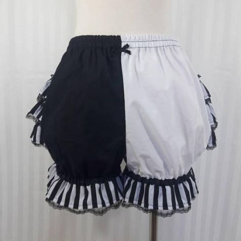 magicalshopping: Bloomers (XXS-6XL  Custom Sizing) Please... Clowncore Fashion, Jester Outfit, Jester Clown, Jester Costume, Circus Outfits, Pierrot Clown, Clown Clothes, Clown Core, Costumes For Kids