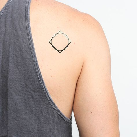 Geometric Shape Tattoo, Square Tattoo, Art Inspired Tattoos, Tattoo Son, Small Shoulder Tattoos, Circle Tattoo, Circle Tattoos, Tattoo Zeichnungen, Geometric Tattoo Design