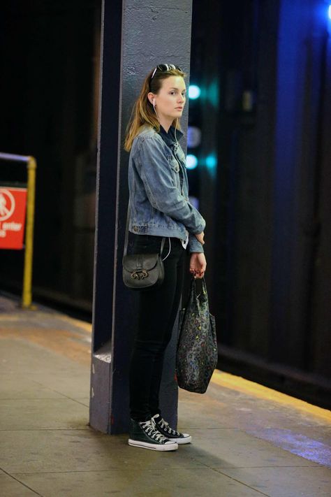 Leighton Meester Rides The Subway Like A Normal Person Leighton Meester Style, Leighton Meester Outfits, Kristin Cavallari Style, Laurence Fishburne, Celebrity Style Guide, Rocker Look, Gossip Girls, Look Rock, Leighton Meester