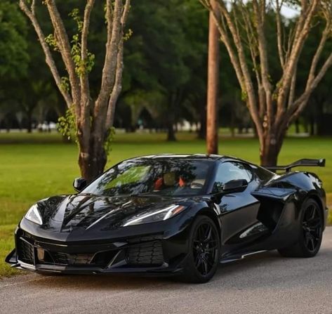 White Corvette Stingray, C8 Corvette Zo6, Matte Black Corvette, Modded Corvette, 2024 Corvette, Black Sports Car, C8 Z06, 2023 Corvette, Black Corvette C8