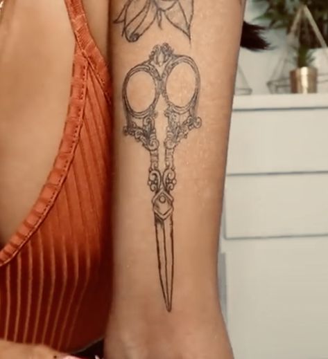 Vintage Item Tattoo, Pretty Scissors Tattoo, Old Scissors Tattoo, Ornate Scissors Tattoo, Hair Shears Tattoo, Antique Scissors Tattoo, Vintage Looking Tattoos, Sewing Scissors Tattoo, Vintage Scissors Tattoo