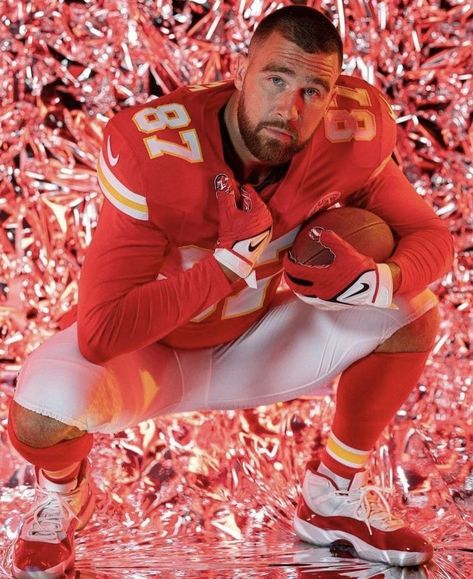 Kansas City Chiefs !!! | Happy game day 🤟🤟♥️♥️🏈♥️ Kc Cheifs, Kansas City Nfl, Kelce Chiefs, Chiefs Wallpaper, Nfl Chiefs, Kobe Bryant Poster, Kc Chiefs Football, Kc Football, Kansas Chiefs