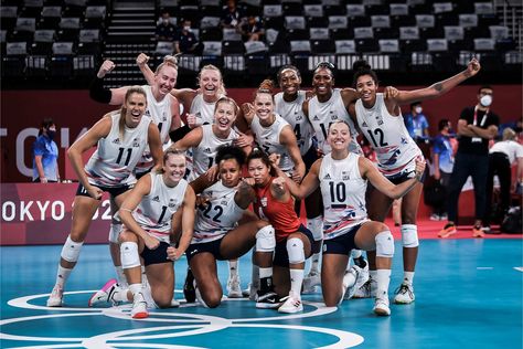 all of them are Legends 🥲🤧 Usa Volleyball Team, Usa Volleyball, Women's Volleyball, Women Volleyball, Volleyball Team, National Championship, Winter Olympics, Team Usa, The Leader