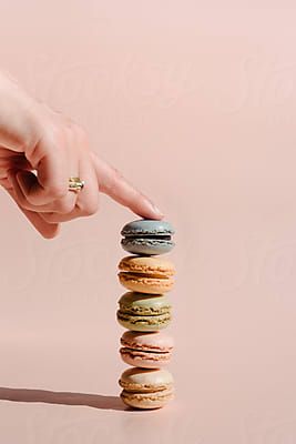 Macaroon Photography, Macaron Photography, Sweets Photography, Food Photography Dessert, Food Photography Composition, Elegant Food, Cake Photography, Eclairs, Macaroons